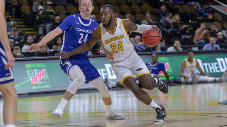 Panthers swept by Purdue Fort Wayne; close game woes continue