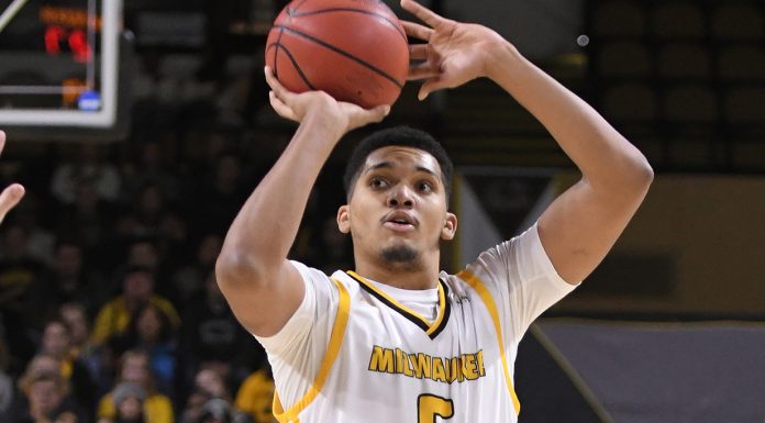 Milwaukee sweeps Green Bay on the road to open Horizon League Play