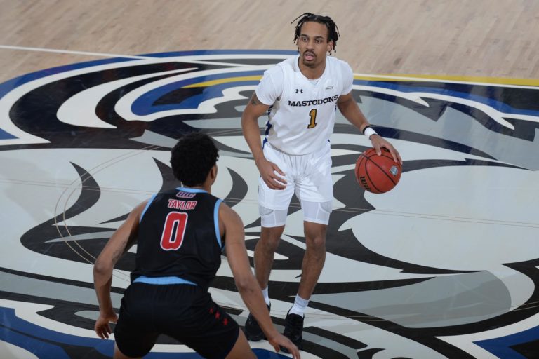 Mastodons drop two at home against Oakland
