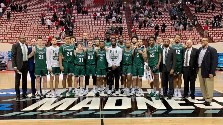 Vikings fall to Cougars in round of 64
