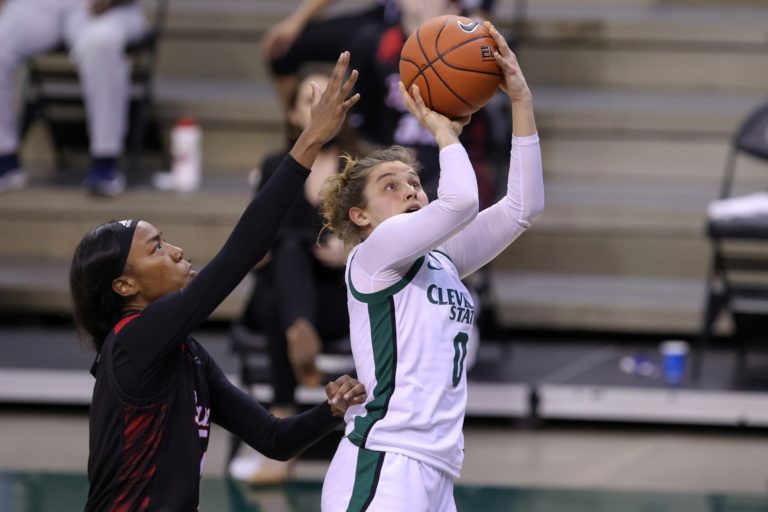 “Fortunate” Vikings top UIC to sweep unusual conference opening week
