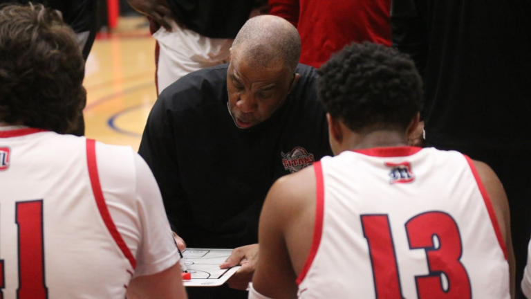 Golfing with Detroit Mercy and burning questions about the Titans answered by Mike Davis