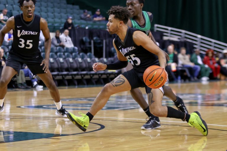 Vikings win four straight with bench and defense