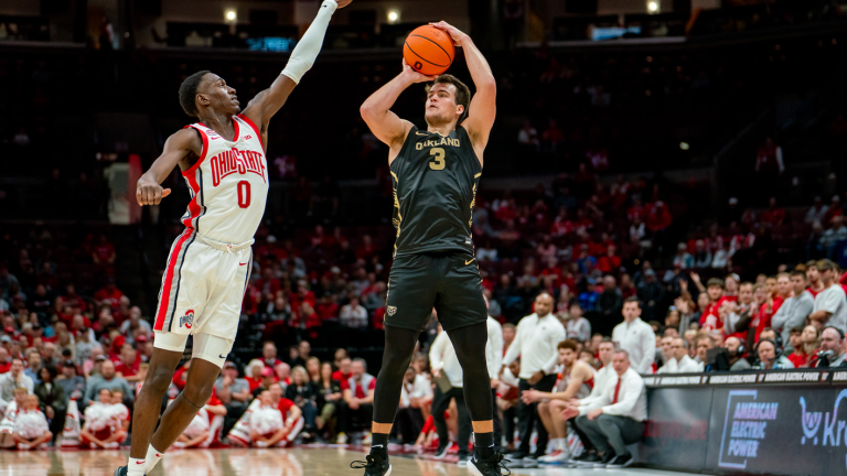 Oakland hangs tough with Top 25 Illinois, Bowling Green next