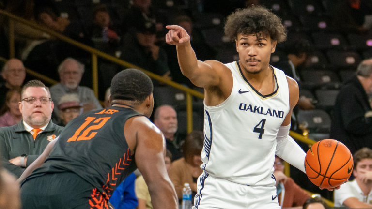 Oakland wins at Xavier, Metro Series looms