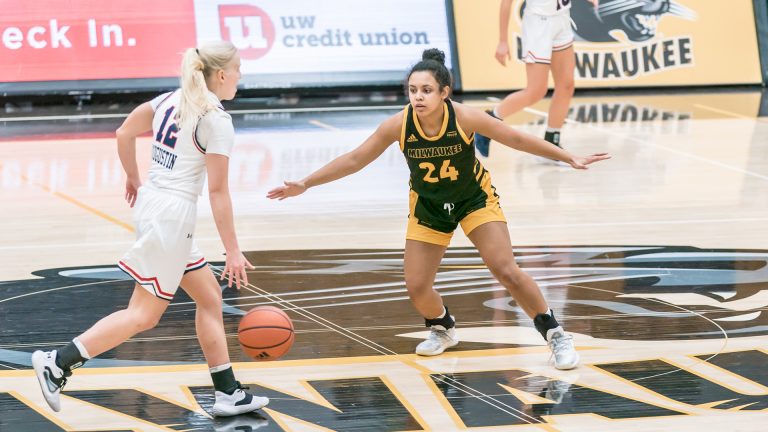 Panthers show resiliency in picking up first Horizon League win