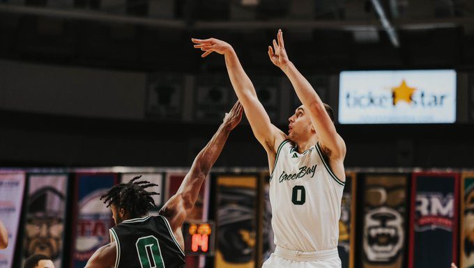 Phoenix stay atop Horizon League with win vs. Vikings