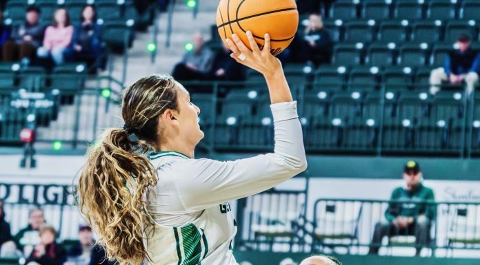 Phoenix rout Robert Morris for ninth straight win