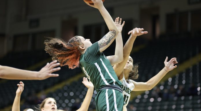 Dominant first half lifts Vikings over Wright State
