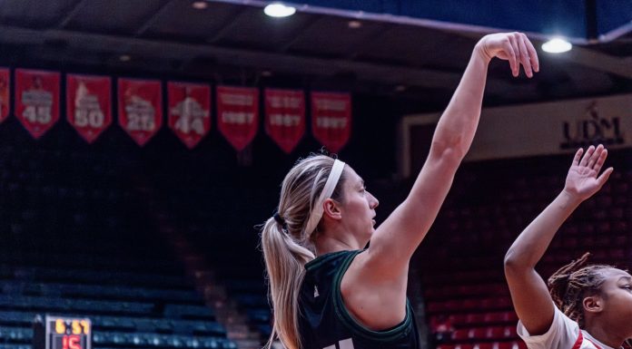 Phoenix Take Down Titans; Win 10th Straight