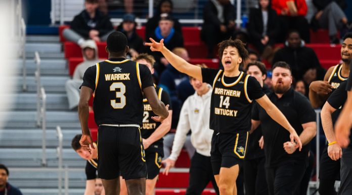 Norse hold off Colonials on road, 70-60