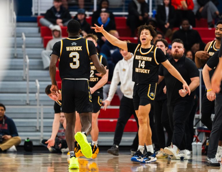 Norse hold off Colonials on road, 70-60