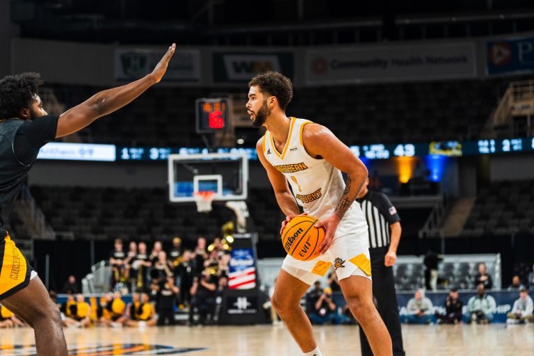 Second half collapse dooms Norse; Milwaukee advances to finals