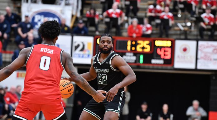 Vikings stun Penguins, set for semifinal battle with Oakland