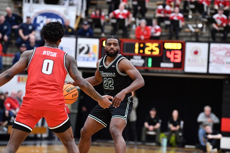 Vikings stun Penguins, set for semifinal battle with Oakland