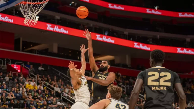 Oakland opens exhibition play with blowout loss to Michigan