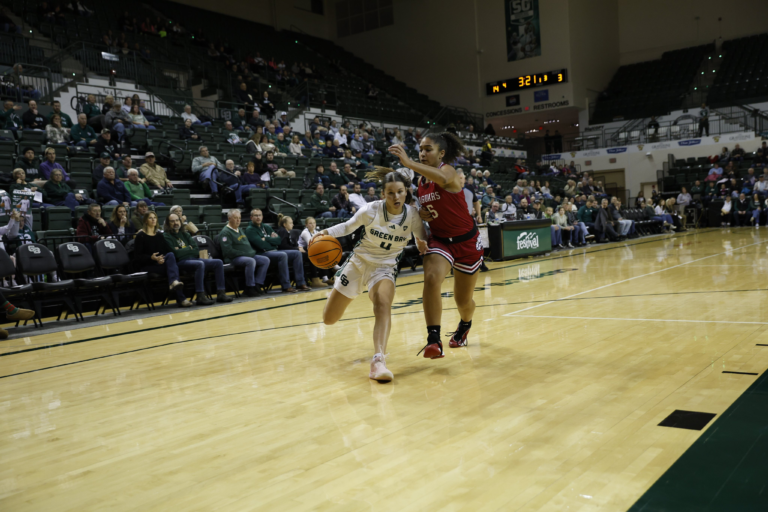 Phoenix win third in a row, battling Jaguars through squall and all