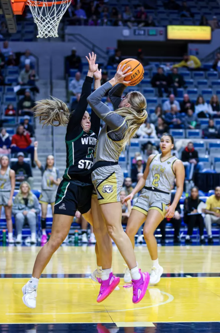 Mastodons Led by Graber, Reid for 17th Consecutive Win