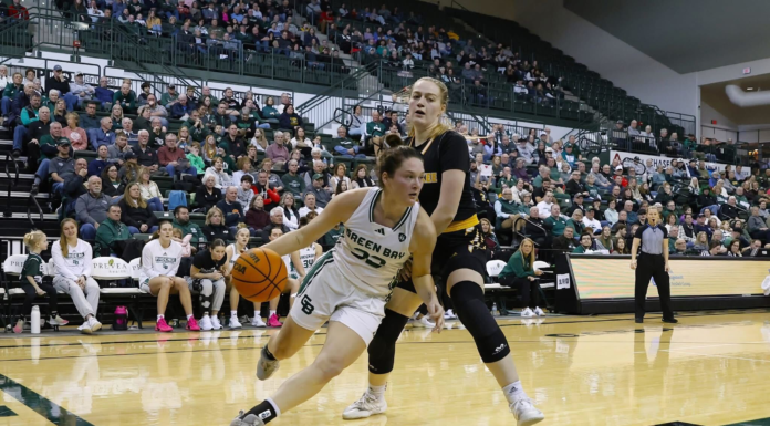 Phoenix win 18th straight, control destiny for league title
