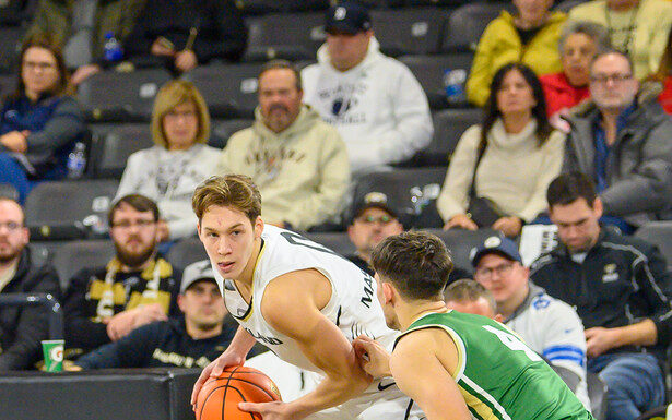 Oakland survives Detroit Mercy in Overtime