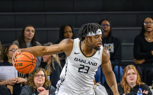 Oakland completes late comeback to survive at Green Bay