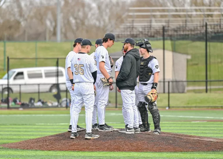 Oakland suffers home sweep to Wright State before securing two non con wins