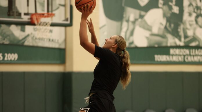 Rockwood, Zingaro Help Vikings Run Post-to-Post