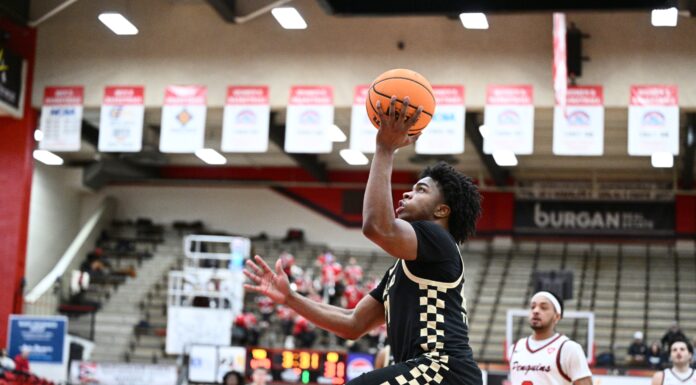 Oakland Overcomes First Half Deficit to Beat Youngstown State 85-83